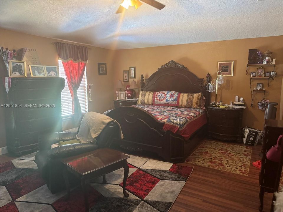 En Venta: $540,000 (4 camas, 3 baños, 2792 Pies cuadrados)