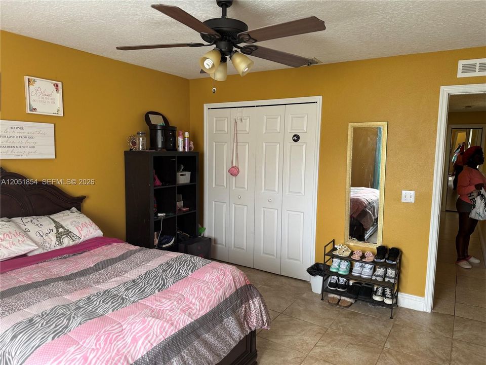 En Venta: $540,000 (4 camas, 3 baños, 2792 Pies cuadrados)