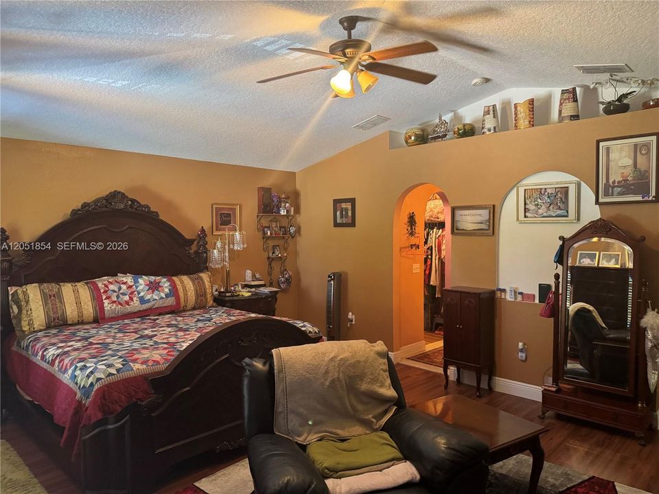 En Venta: $540,000 (4 camas, 3 baños, 2792 Pies cuadrados)