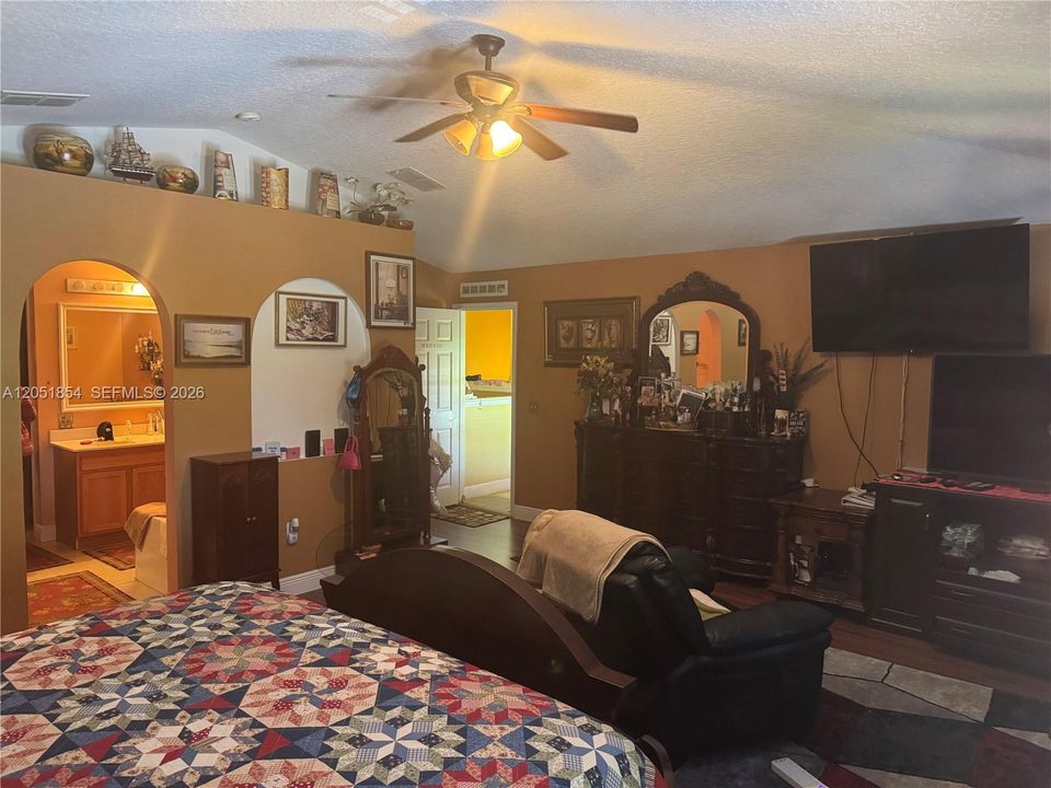 En Venta: $540,000 (4 camas, 3 baños, 2792 Pies cuadrados)