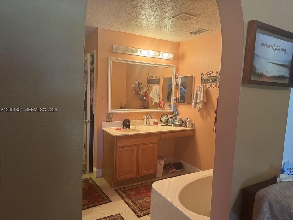 En Venta: $540,000 (4 camas, 3 baños, 2792 Pies cuadrados)