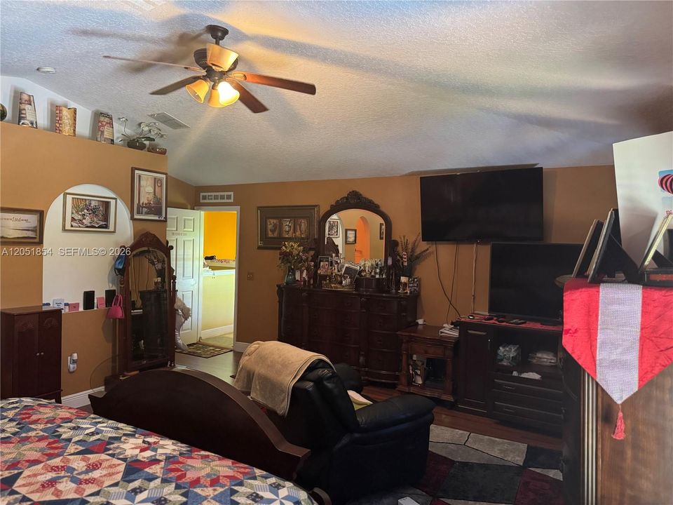 En Venta: $540,000 (4 camas, 3 baños, 2792 Pies cuadrados)