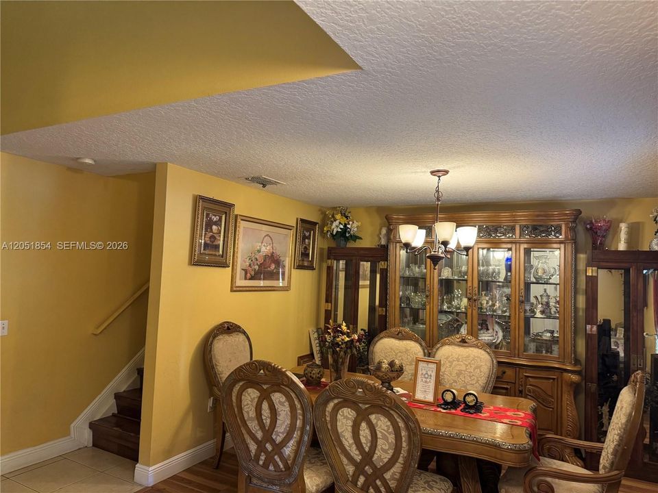 En Venta: $540,000 (4 camas, 3 baños, 2792 Pies cuadrados)