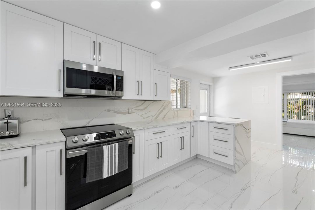 В аренду: $8,999 (4 спален, 3 ванн, 1752 Квадратных фут)