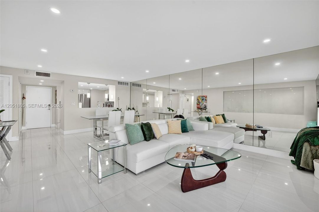 For Rent: $3,950 (2 beds, 2 baths, 1202 Square Feet)
