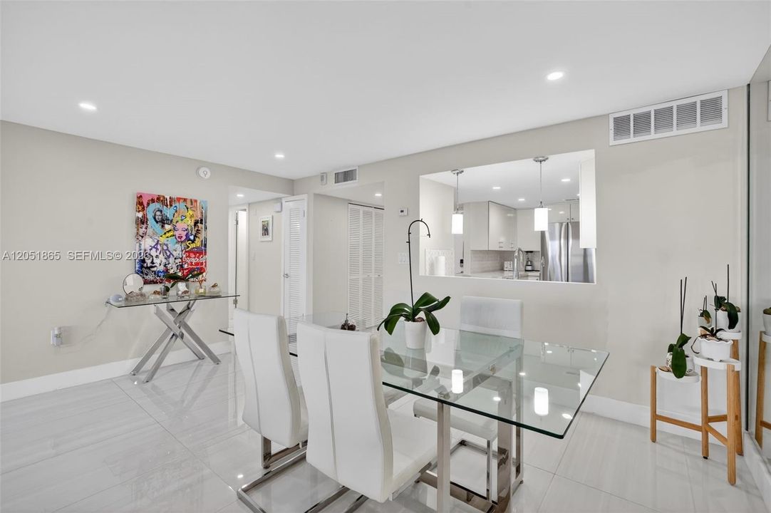 For Rent: $3,950 (2 beds, 2 baths, 1202 Square Feet)