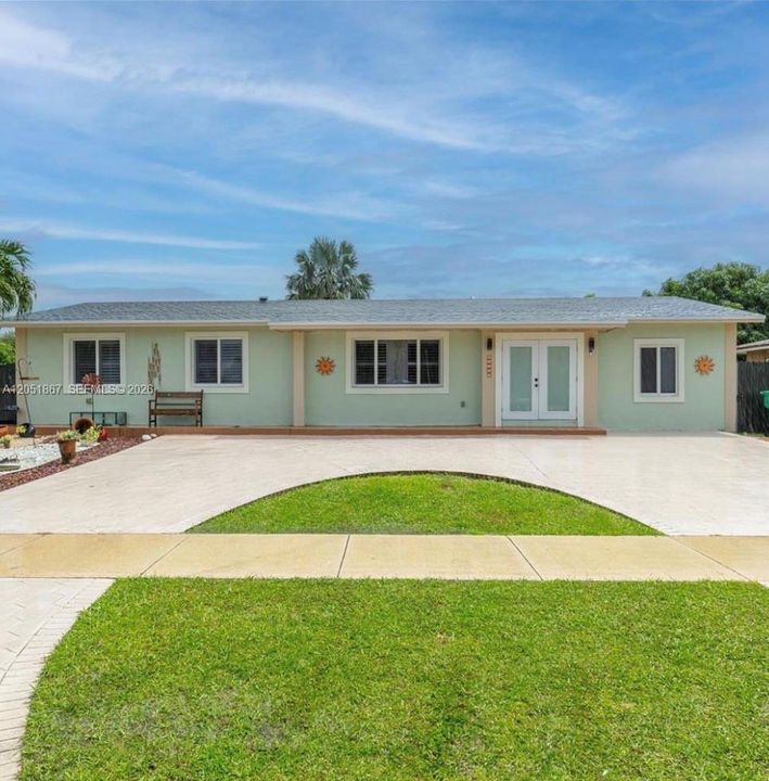 For Sale: $760,000 (5 beds, 3 baths, 1590 Square Feet)