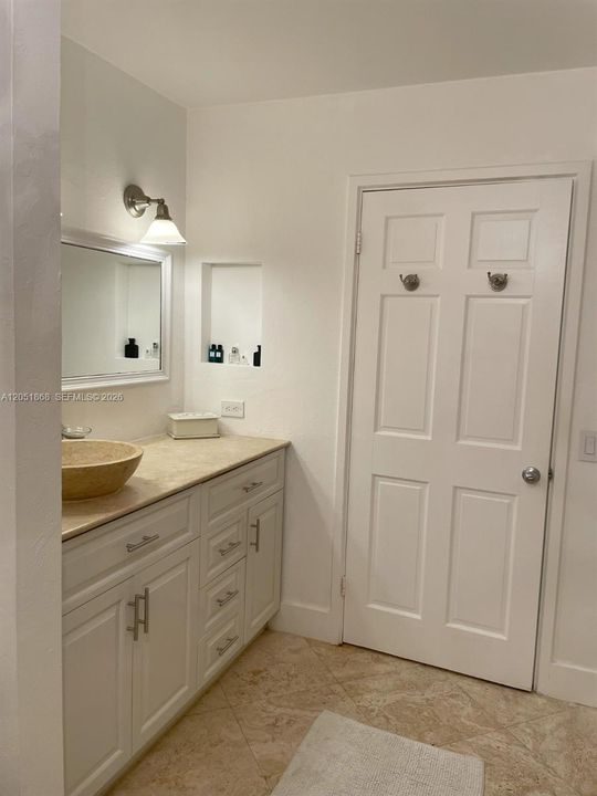 For Sale: $1,150,000 (3 beds, 2 baths, 1435 Square Feet)