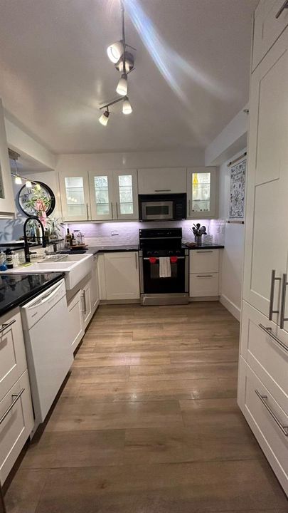For Sale: $1,150,000 (3 beds, 2 baths, 1435 Square Feet)
