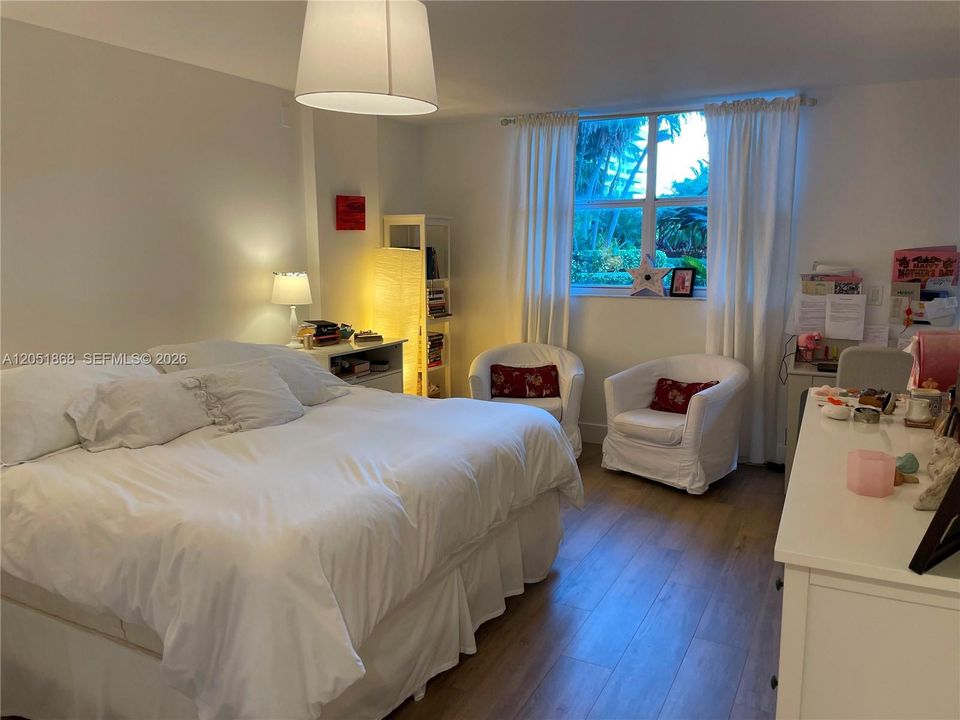 For Sale: $1,150,000 (3 beds, 2 baths, 1435 Square Feet)
