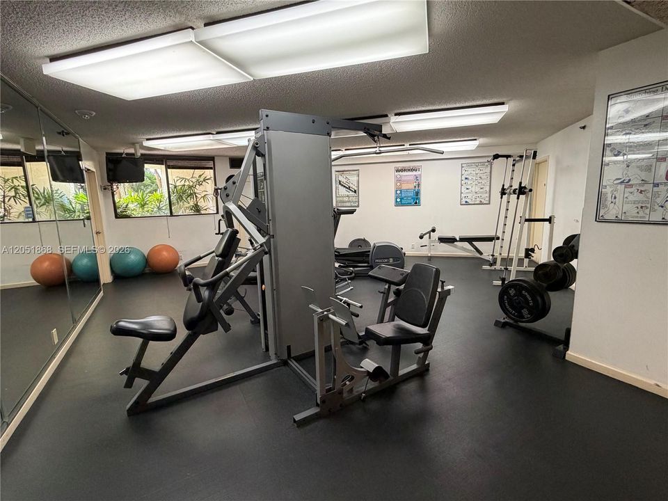 For Sale: $1,150,000 (3 beds, 2 baths, 1435 Square Feet)