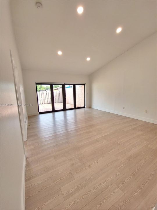 В аренду: $2,850 (3 спален, 2 ванн, 1059 Квадратных фут)