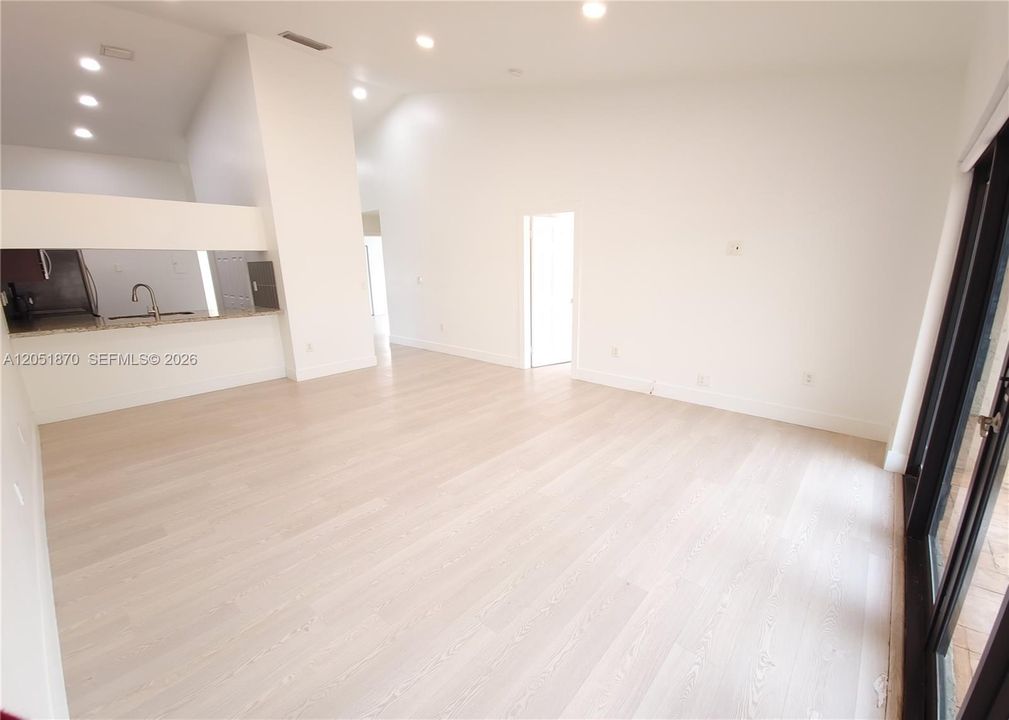 В аренду: $2,850 (3 спален, 2 ванн, 1059 Квадратных фут)