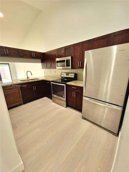 В аренду: $2,850 (3 спален, 2 ванн, 1059 Квадратных фут)
