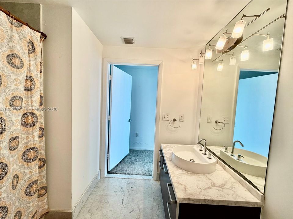 For Sale: $342,000 (0 beds, 1 baths, 632 Square Feet)