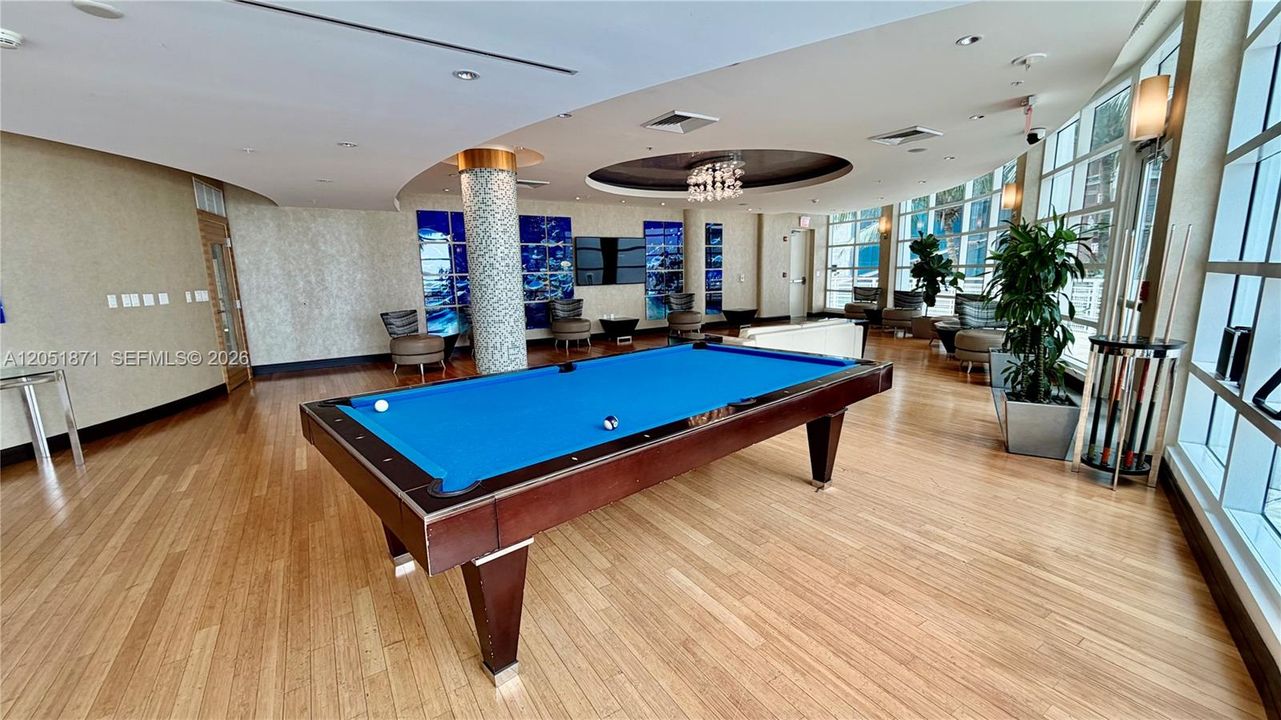 For Sale: $342,000 (0 beds, 1 baths, 632 Square Feet)