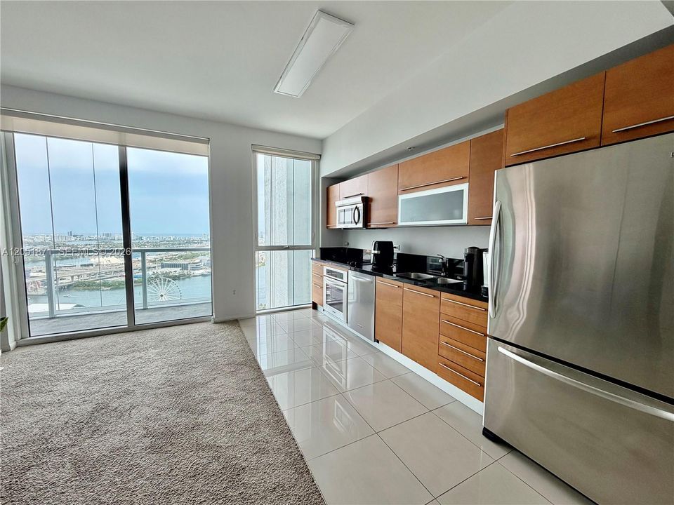 For Sale: $342,000 (0 beds, 1 baths, 632 Square Feet)