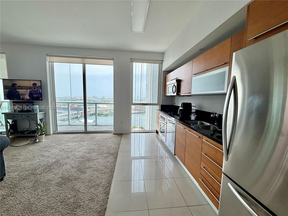 For Sale: $342,000 (0 beds, 1 baths, 632 Square Feet)