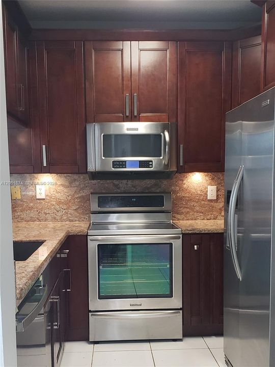 В аренду: $3,200 (3 спален, 2 ванн, 1536 Квадратных фут)