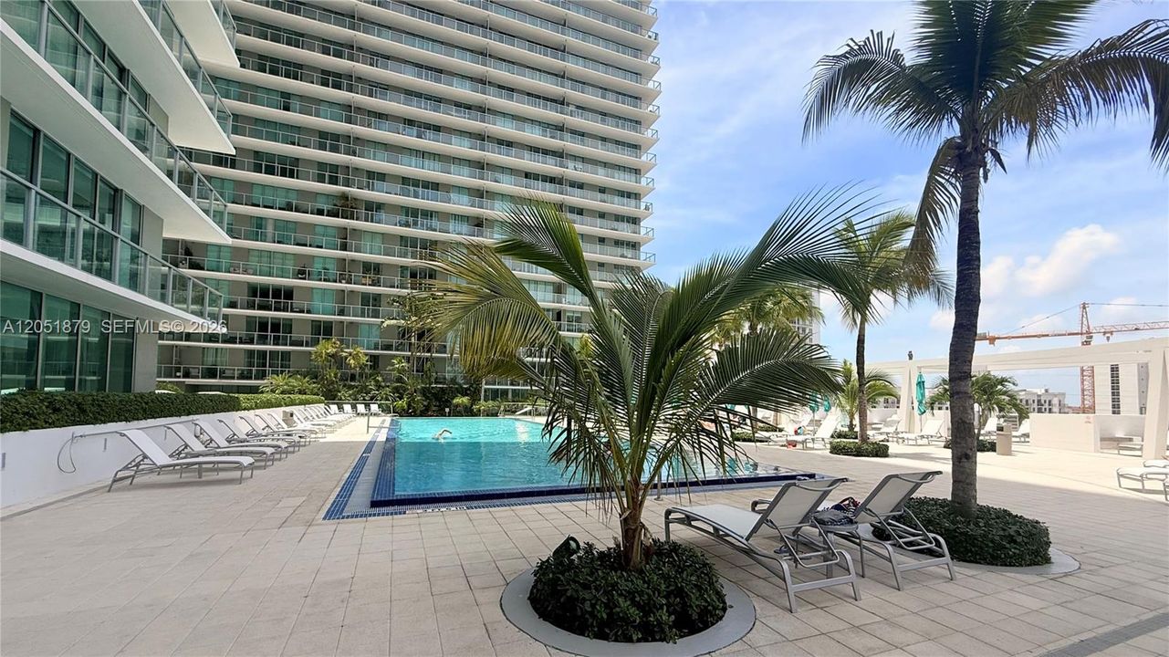 For Sale: $544,900 (2 beds, 2 baths, 1013 Square Feet)