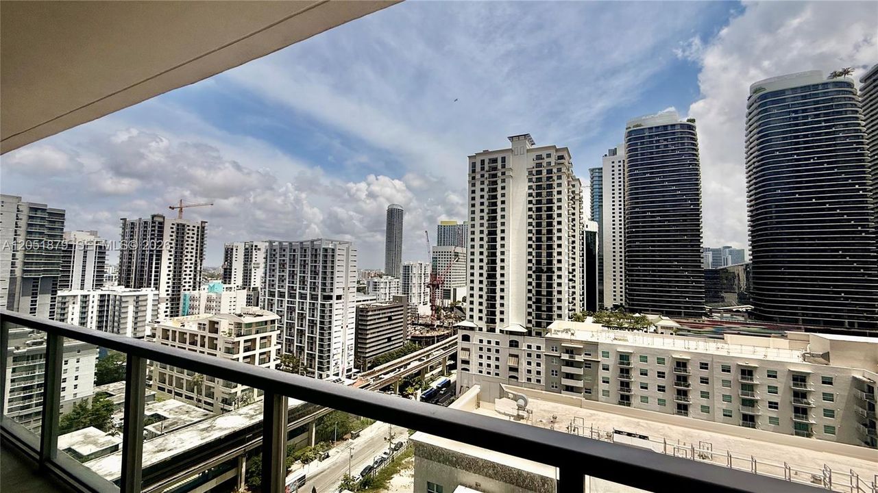 For Sale: $544,900 (2 beds, 2 baths, 1013 Square Feet)