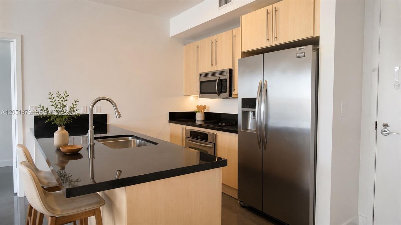 For Sale: $544,900 (2 beds, 2 baths, 1013 Square Feet)