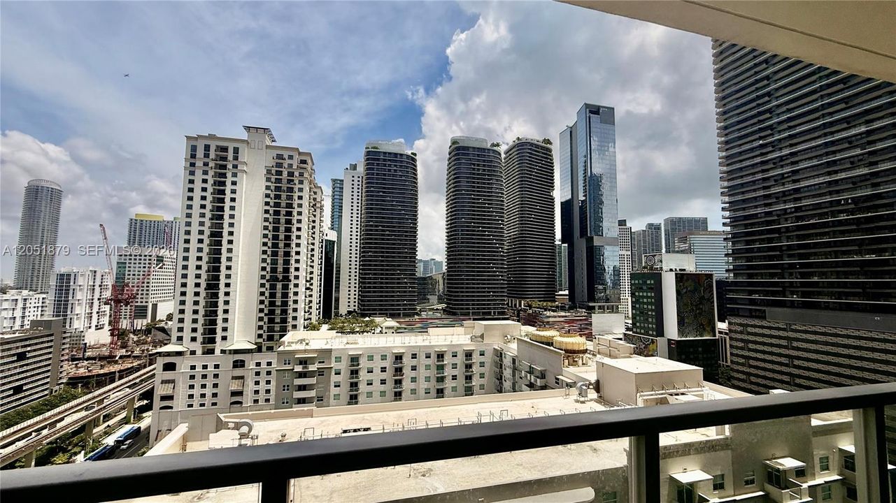 For Sale: $544,900 (2 beds, 2 baths, 1013 Square Feet)