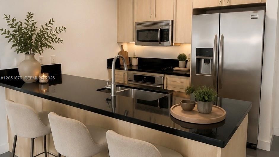 For Sale: $544,900 (2 beds, 2 baths, 1013 Square Feet)