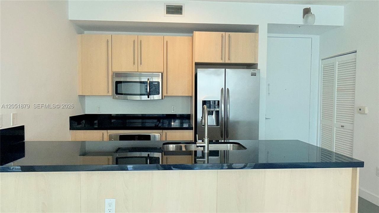 For Sale: $544,900 (2 beds, 2 baths, 1013 Square Feet)