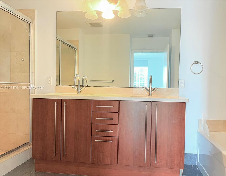 For Sale: $544,900 (2 beds, 2 baths, 1013 Square Feet)