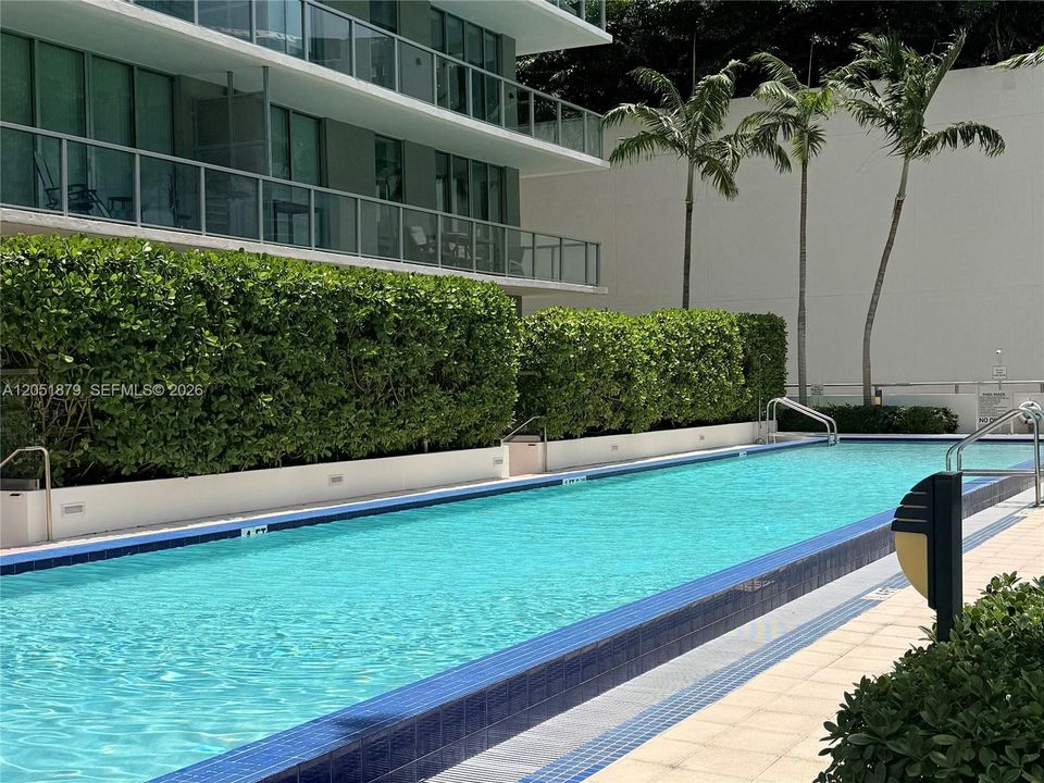 For Sale: $544,900 (2 beds, 2 baths, 1013 Square Feet)