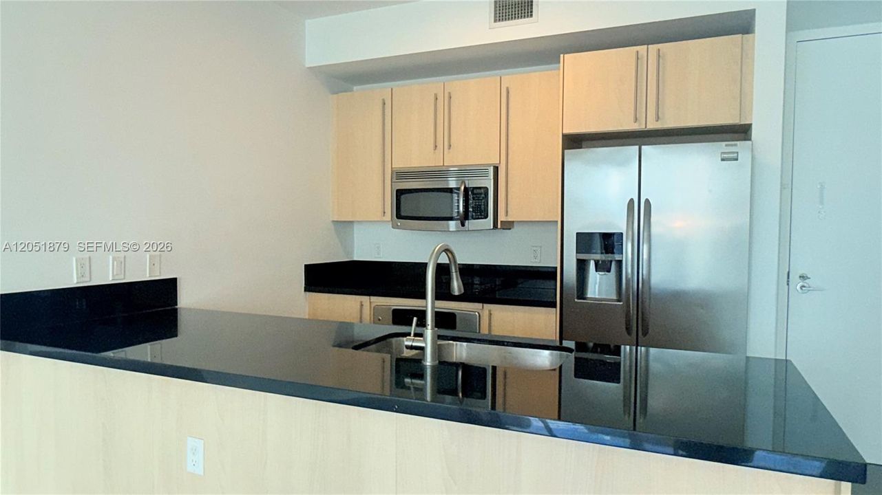 For Sale: $544,900 (2 beds, 2 baths, 1013 Square Feet)