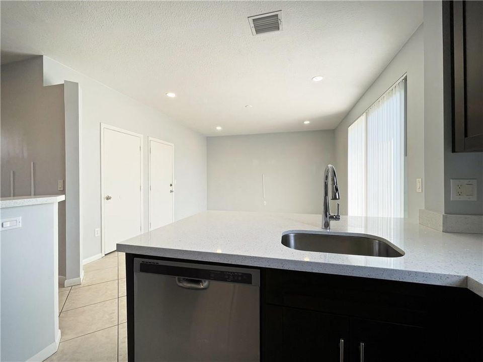 DiningRoom_b