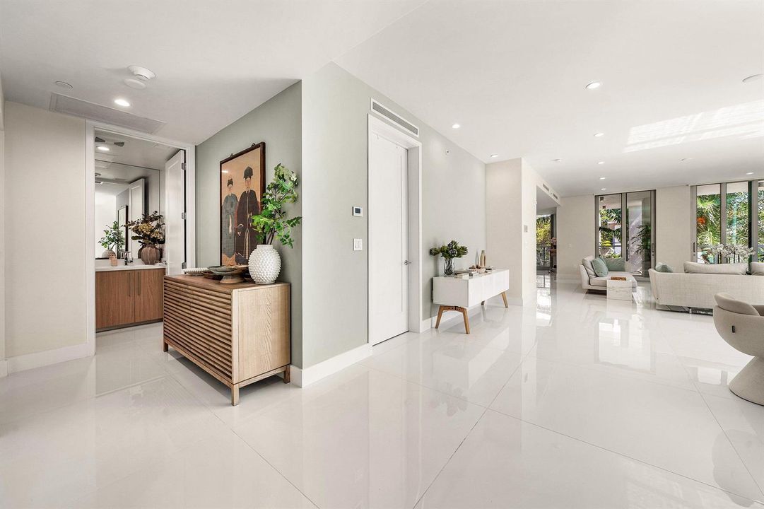 Entry/Foyer