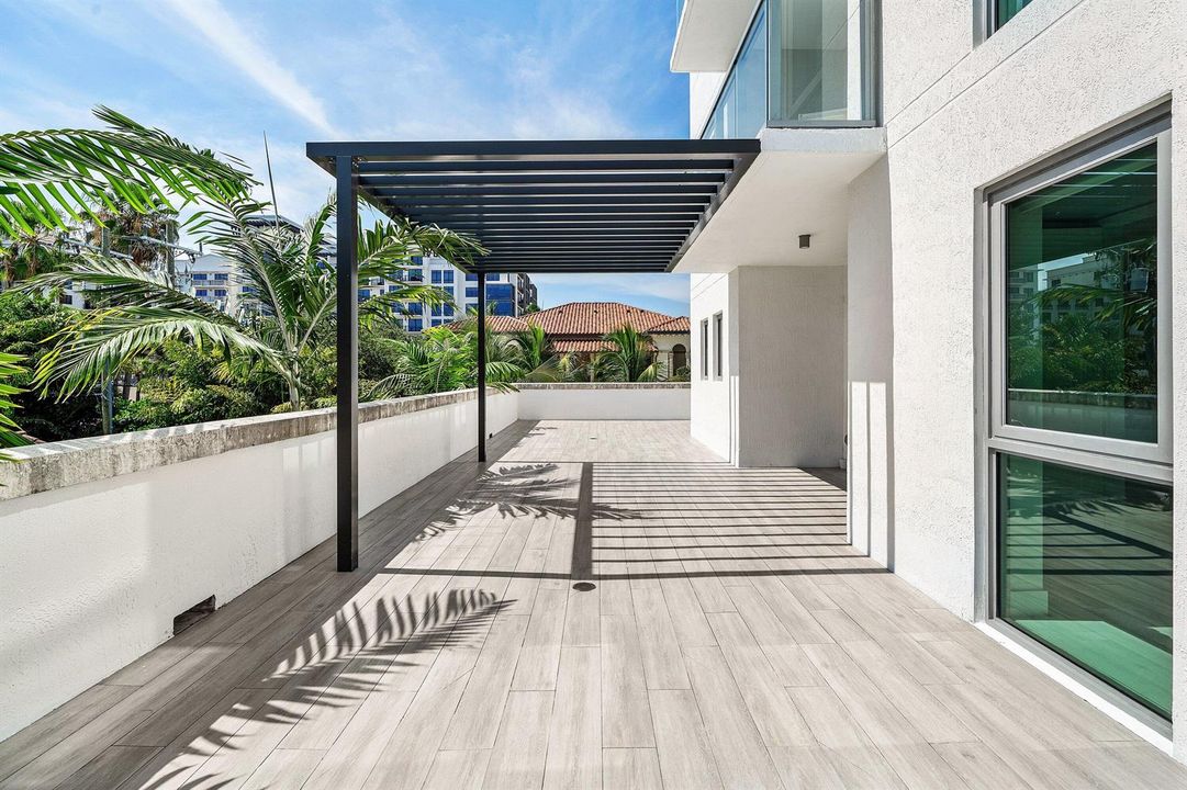 W Terrace