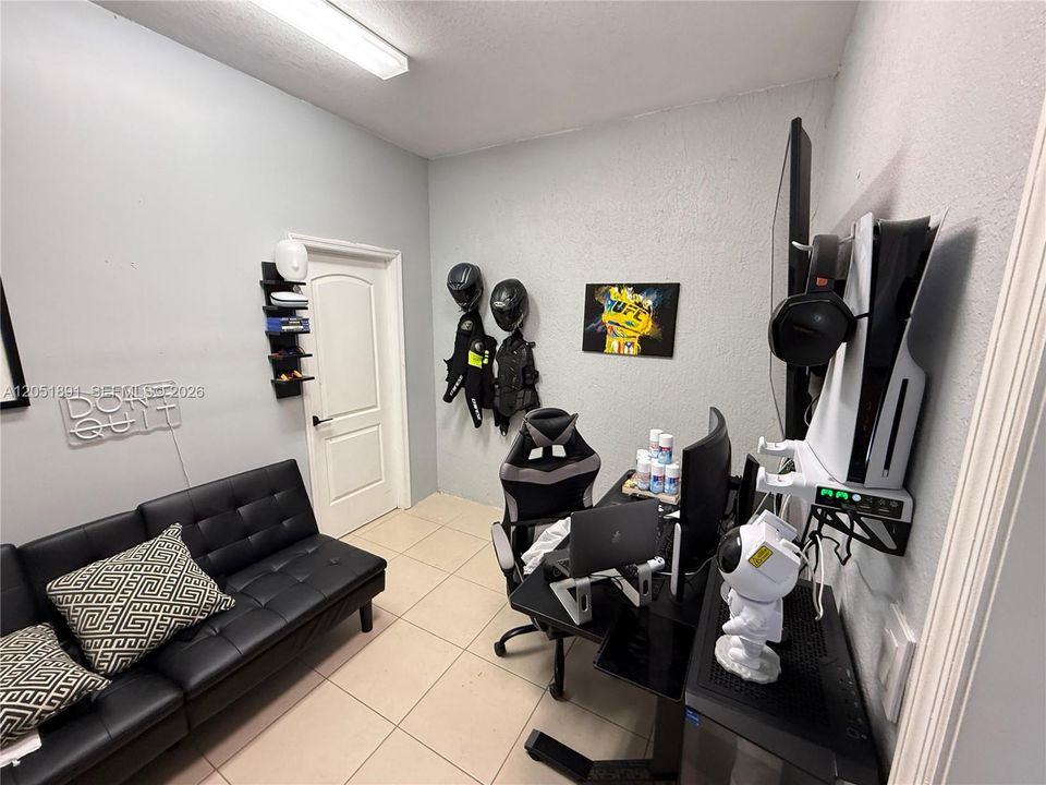 Active With Contract: $3,100 (3 beds, 2 baths, 1740 Square Feet)