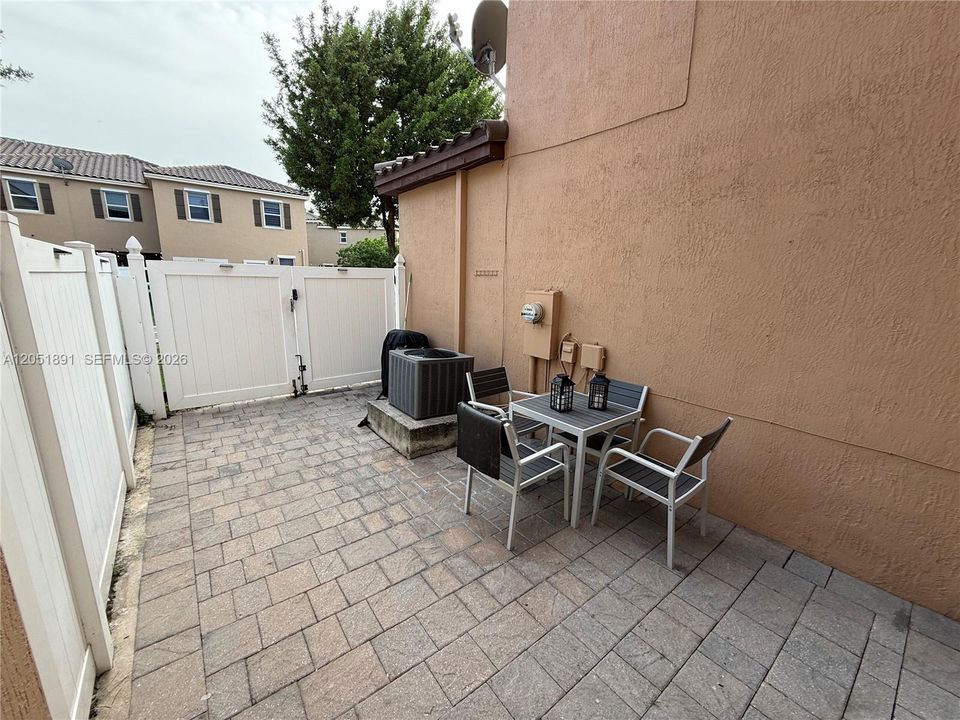 Active With Contract: $3,100 (3 beds, 2 baths, 1740 Square Feet)