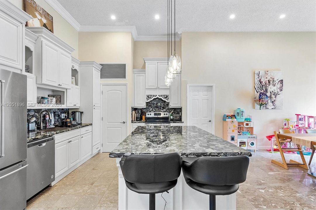For Sale: $665,000 (3 beds, 2 baths, 1624 Square Feet)