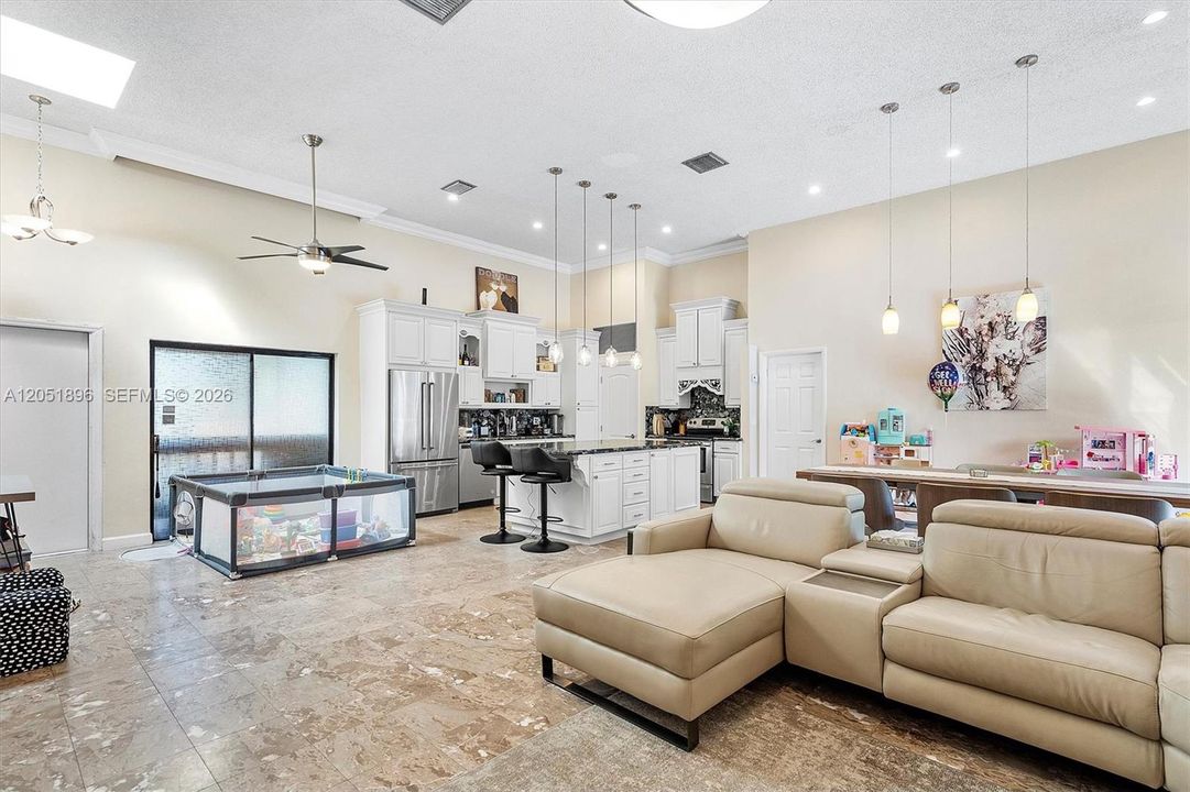 For Sale: $665,000 (3 beds, 2 baths, 1624 Square Feet)