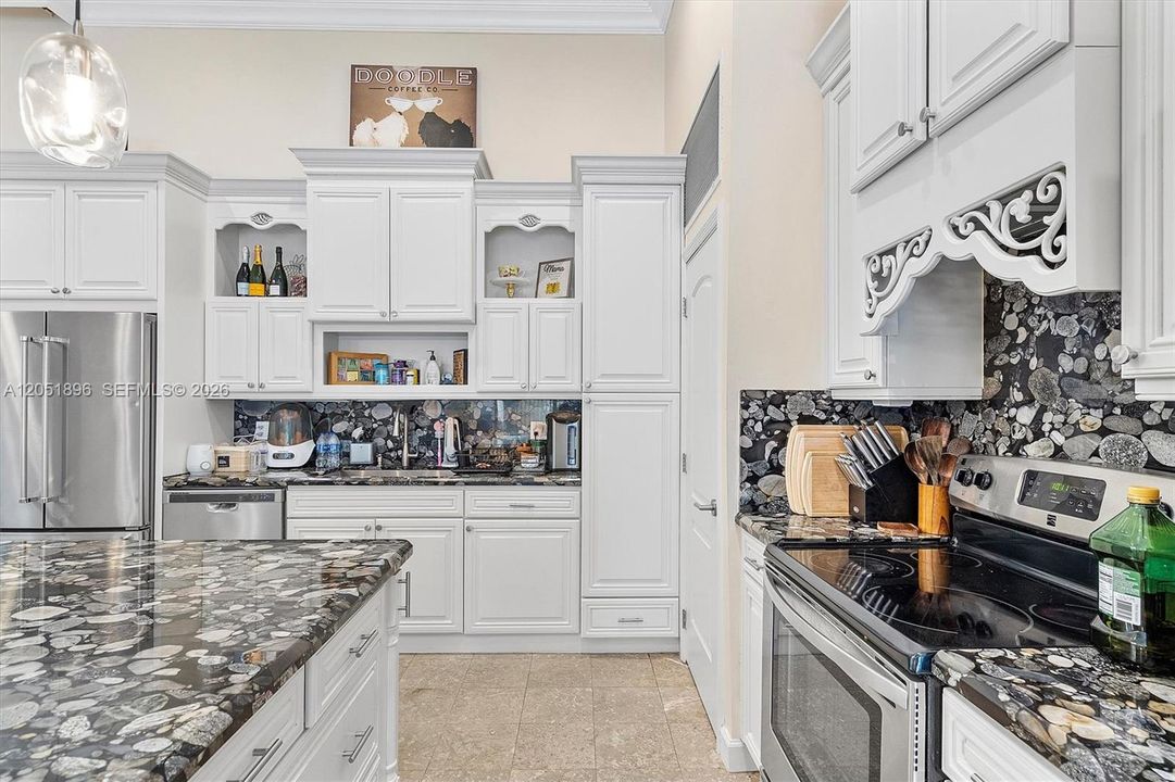 For Sale: $665,000 (3 beds, 2 baths, 1624 Square Feet)