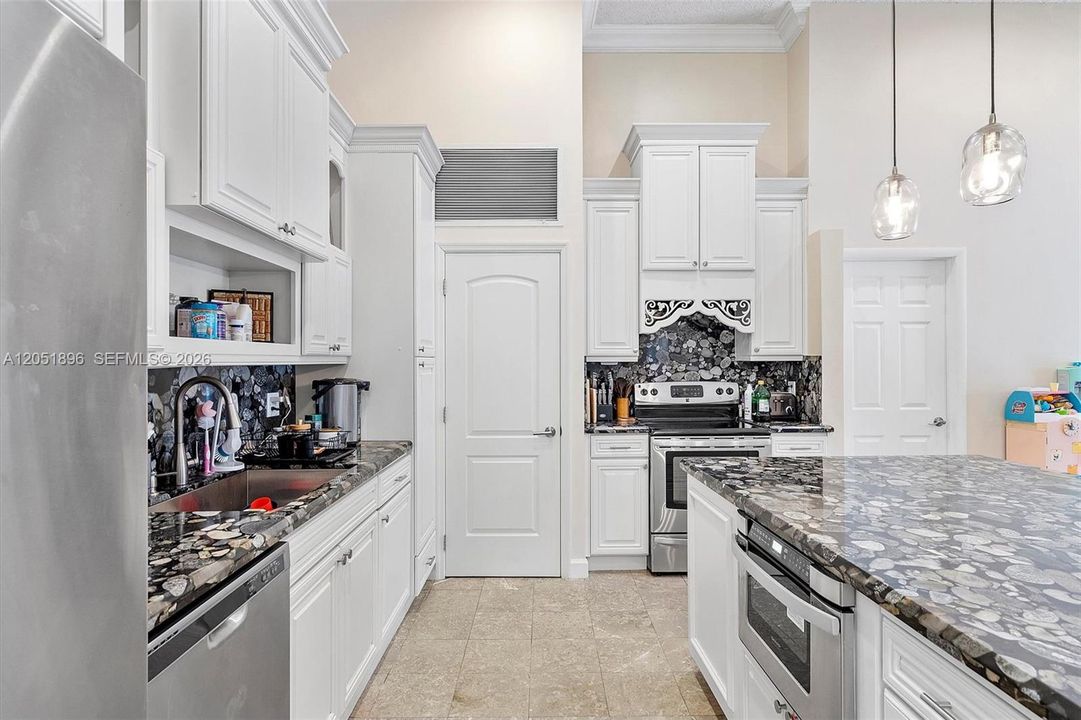 For Sale: $665,000 (3 beds, 2 baths, 1624 Square Feet)