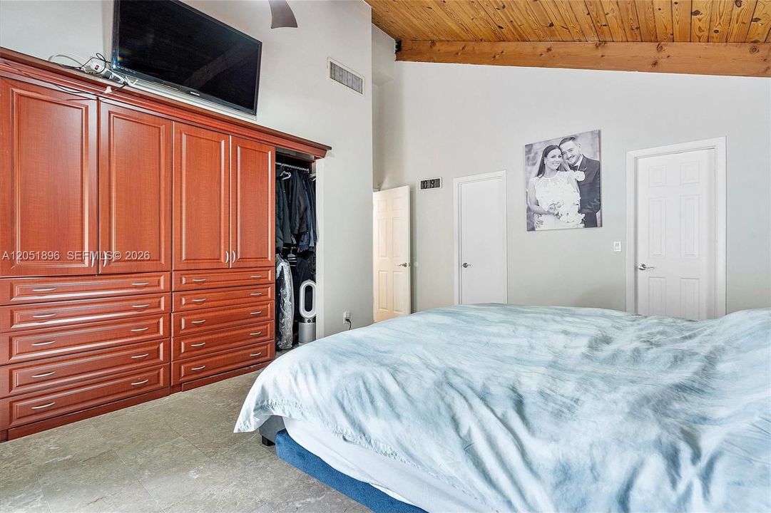 For Sale: $665,000 (3 beds, 2 baths, 1624 Square Feet)
