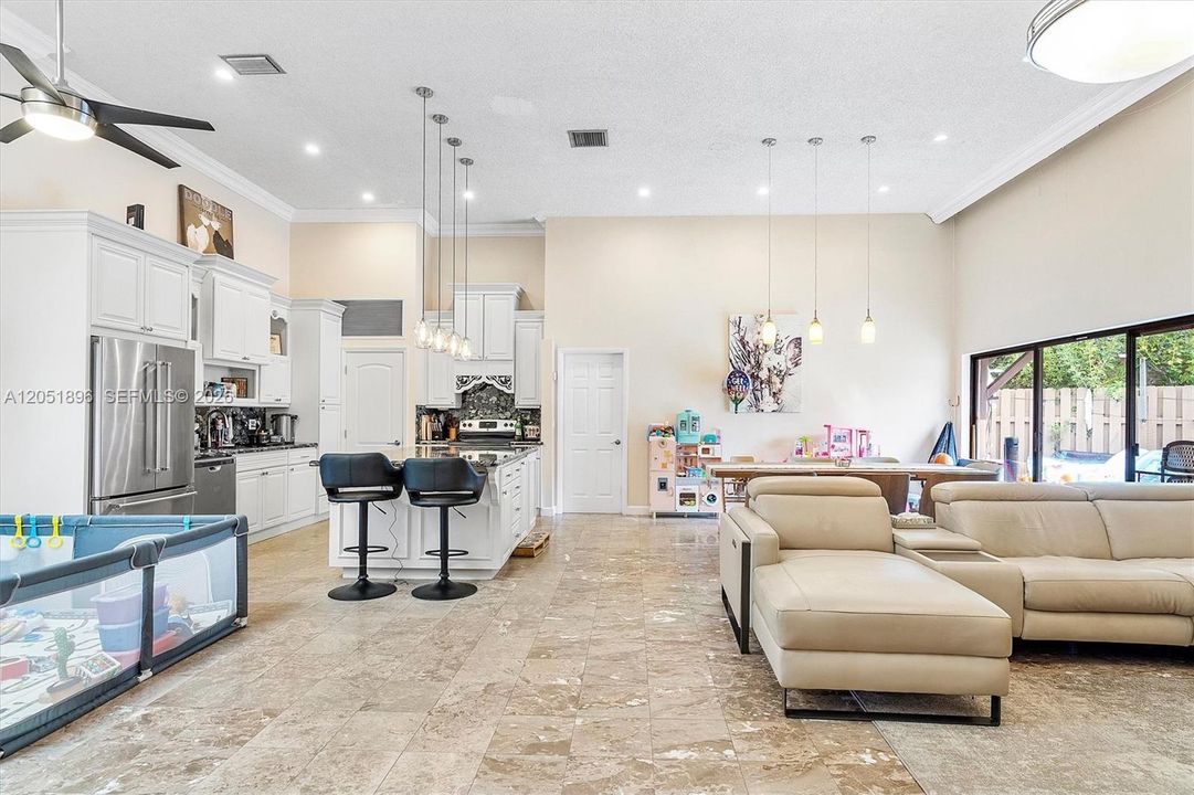 For Sale: $665,000 (3 beds, 2 baths, 1624 Square Feet)