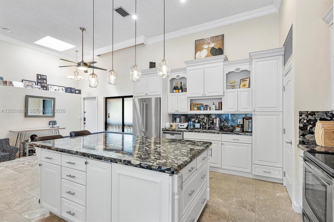 For Sale: $665,000 (3 beds, 2 baths, 1624 Square Feet)
