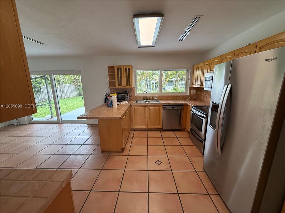 En Venta: $925,000 (5 camas, 3 baños, 2147 Pies cuadrados)