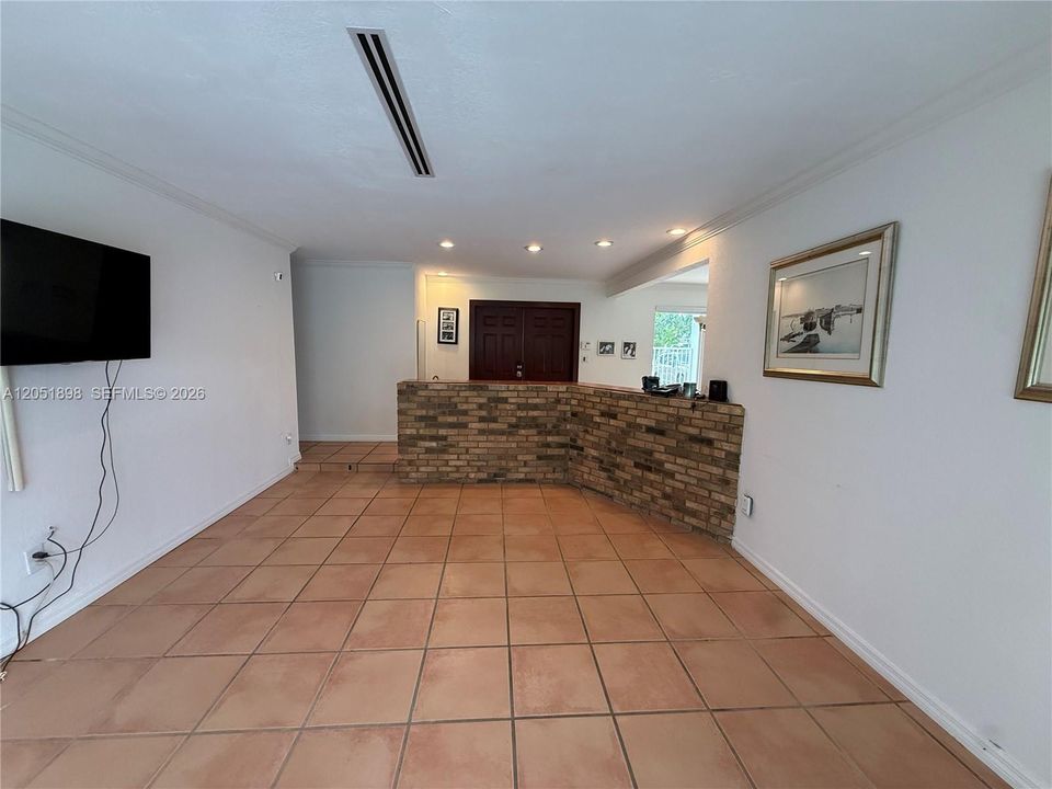 En Venta: $925,000 (5 camas, 3 baños, 2147 Pies cuadrados)