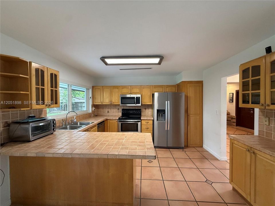 En Venta: $925,000 (5 camas, 3 baños, 2147 Pies cuadrados)