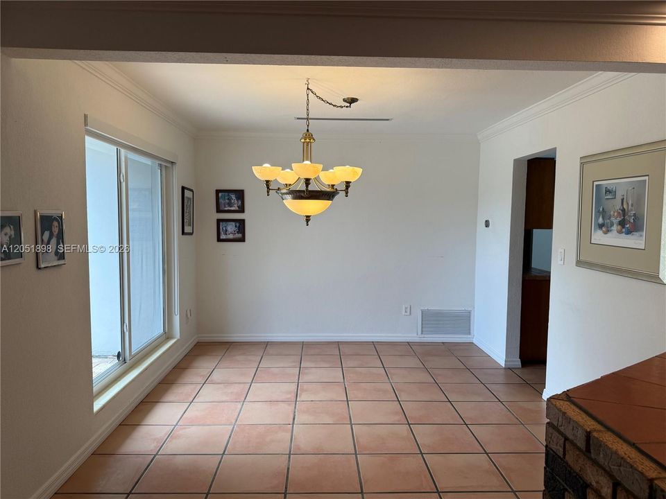 En Venta: $925,000 (5 camas, 3 baños, 2147 Pies cuadrados)