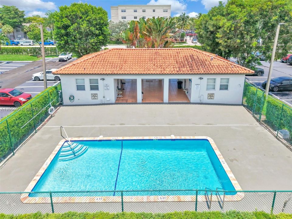 En Venta: $270,000 (2 camas, 2 baños, 824 Pies cuadrados)