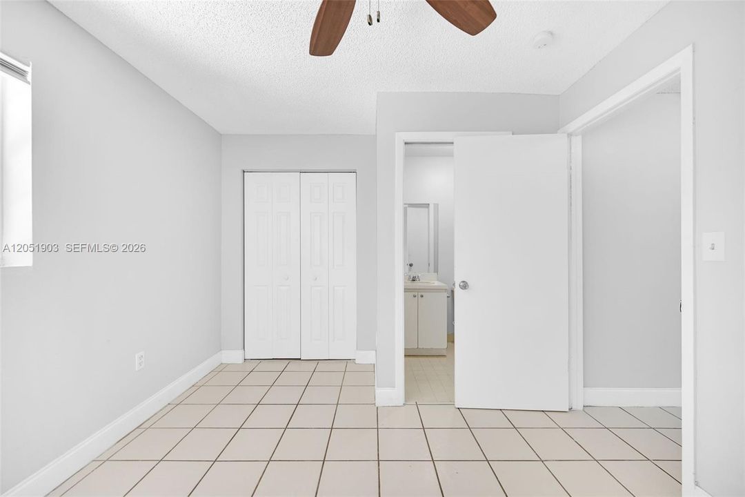 En Venta: $270,000 (2 camas, 2 baños, 824 Pies cuadrados)